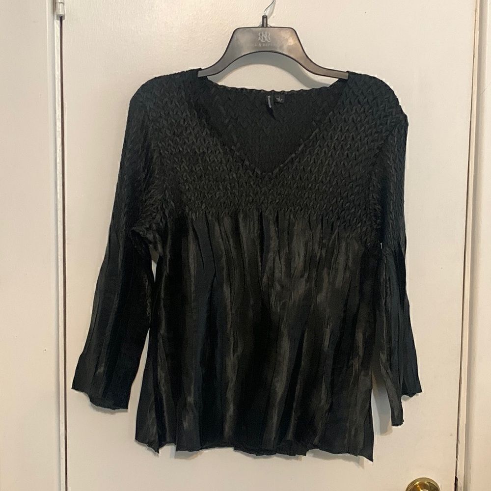 Essentials by Milano black long sleeve blouse Size Large